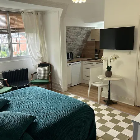 Equilibrium Family House By E روبيه